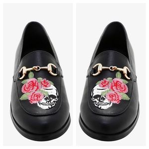 Skull & roses horse bit buckle loafers
